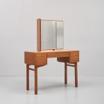 1121 1172 DRESSING TABLE